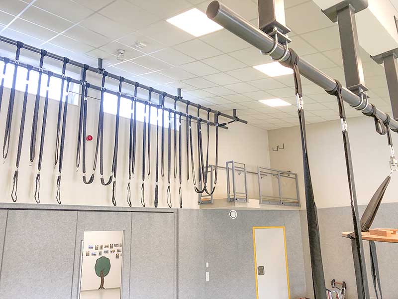 Edemissen | Kita Schwalbennest | 2024 — LOQUITO-Wandgang zur Überbr&uuml;ckung des Raums in der dritten Ebene und LOQUITO-Rohr am Betonunterzug in schwerlastf&auml;higer Ausf&uuml;hrung